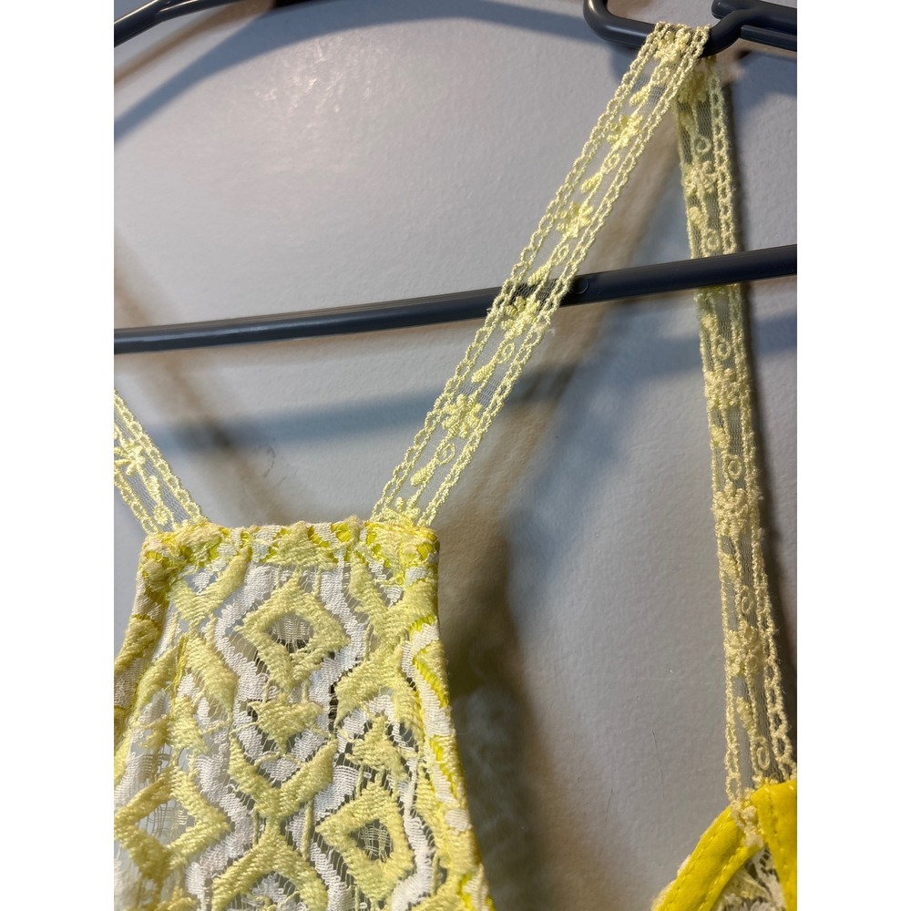 Umgee USA Butter Yellow White Lace Geometric Floral Racerback Tank Top Large - Picture 4 of 5